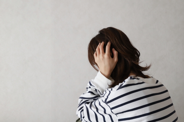 傷つく女性