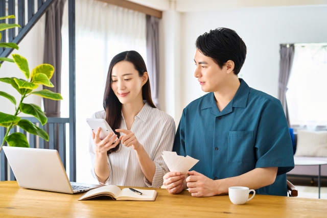 夫婦で家計を共有して節約意識を高める