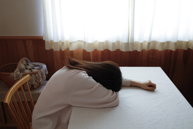 辛い　女性